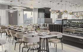 Novotel Suites Manila At Acqua